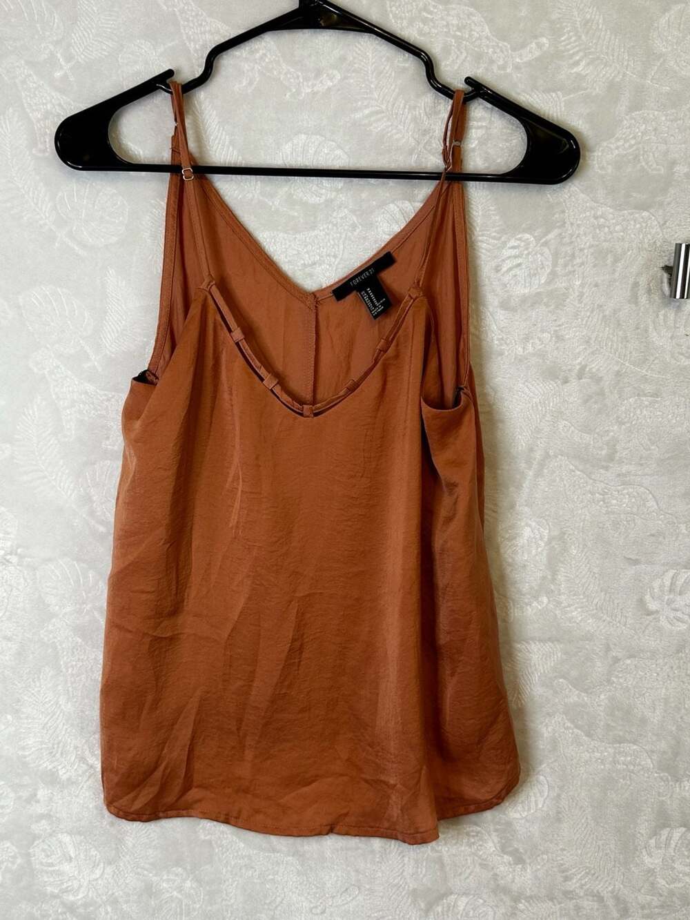 Forever 21 Satin V-Neck Cami Tank Top Size M - Picture 2 of 5